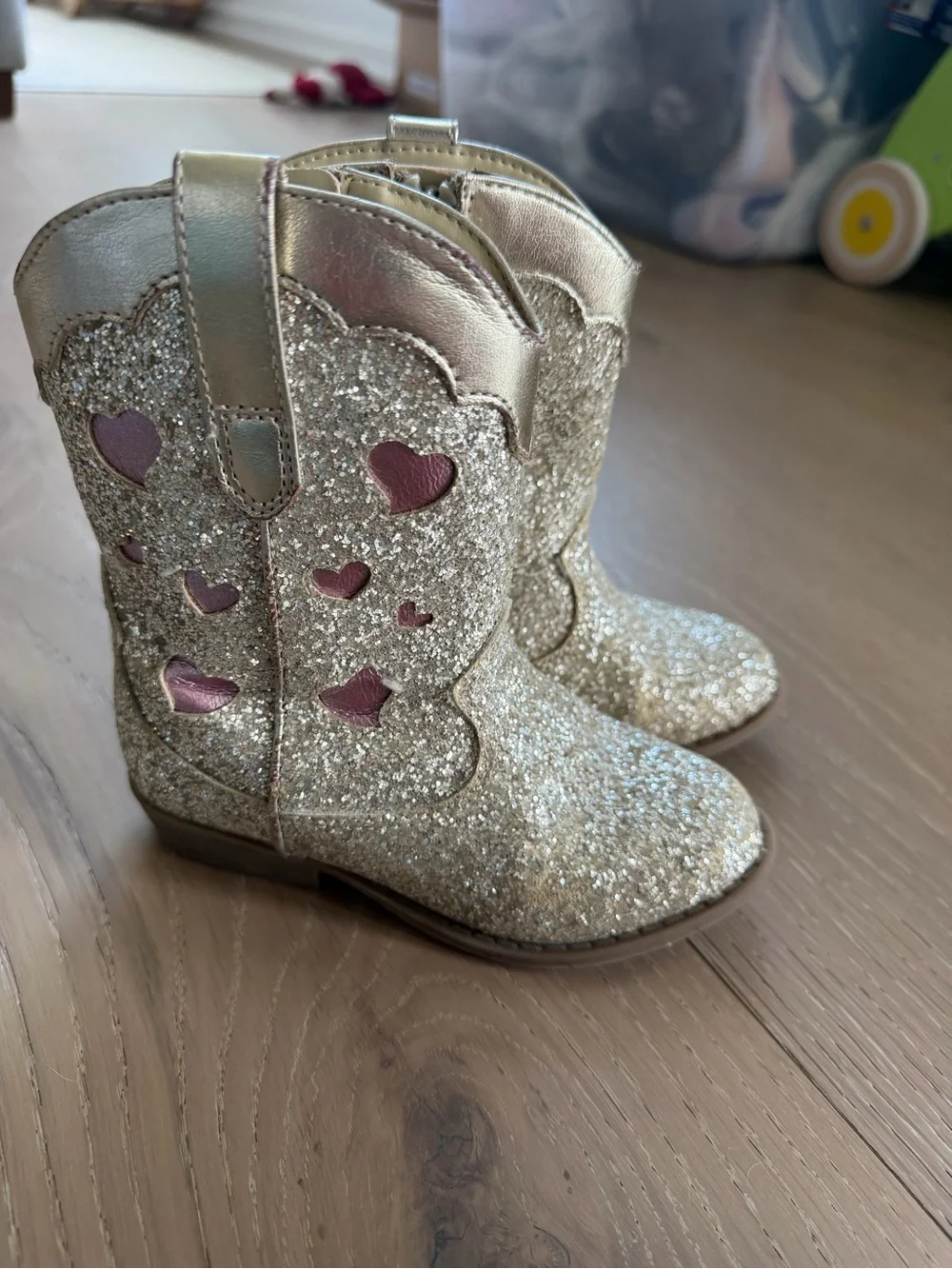 Cat&Jack Gold Glitter Heart Cowboy Boots, toddler size 9